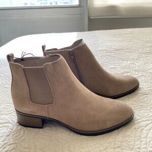 NIB White Mountain Women's Suede Taupe Ankle Chelsea Booties Block Heel Size 7.5